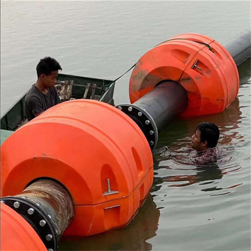 它通過底泥的疏挖底泥中所含的污染物,清理水體內(nèi)源污染,從而改變水質(zhì)